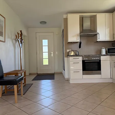 Reethaus Sonnenwiese, Haus Am Mit Eingezaeuntem Garten, Hunde Herzlich Willkommen * Glowe