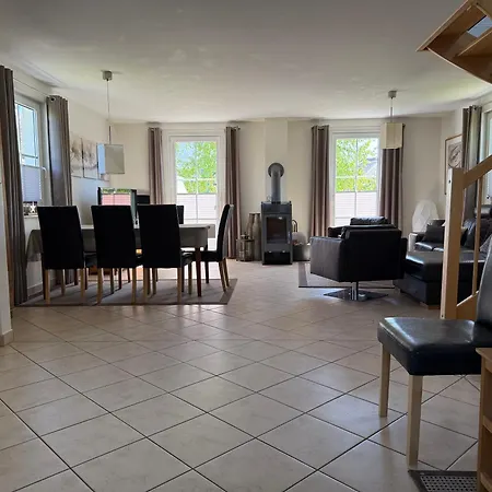 Reethaus Sonnenwiese, Haus Am Mit Eingezaeuntem Garten, Hunde Herzlich Willkommen Glowe