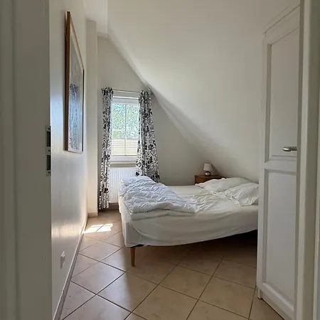 Reethaus Sonnenwiese, Haus Am Mit Eingezaeuntem Garten, Hunde Herzlich Willkommen Glowe